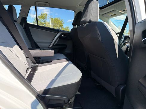 Used 2018 Toyota RAV4 XLE AWD/4WD image 18
