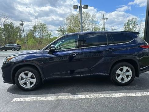 Used 2020 Toyota Highlander LE AWD/4WD image 8