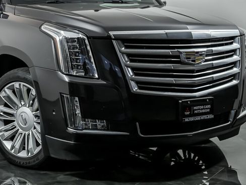 Used 2018 Cadillac Escalade ESV Platinum AWD/4WD image 2