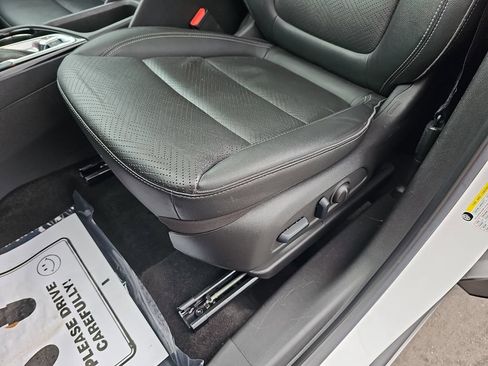 Used 2023 Buick Encore GX Essence w/ Experience Buick Package FWD image 34