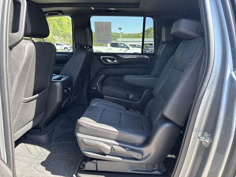 Used 2023 Chevrolet Suburban RST w/ Luxury Package image 25