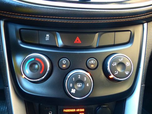 Used 2019 Chevrolet Trax LS image 30