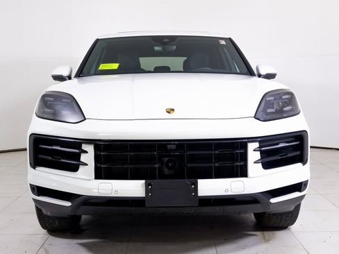 Used 2025 Porsche Cayenne image 24