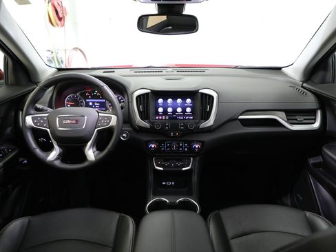 Used 2024 GMC Terrain SLT w/ Infotainment Package II image 2