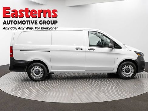 Used 2022 Mercedes-Benz Metris image 4