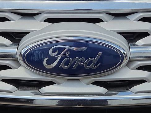 Used 2019 Ford Explorer XLT w/ Equipment Group 202A FWD image 32