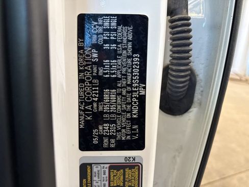 Certified 2025 Kia Niro LX FWD image 20