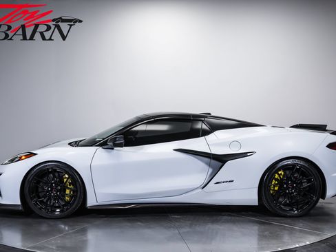 Used 2024 Chevrolet Corvette Z06 w/ Stealth Interior Trim Package RWD image 10