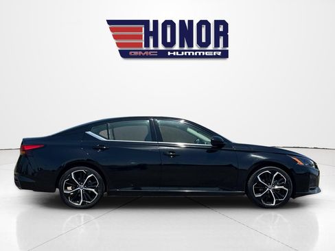 Used 2024 Nissan Altima 2.5 SR FWD image 3