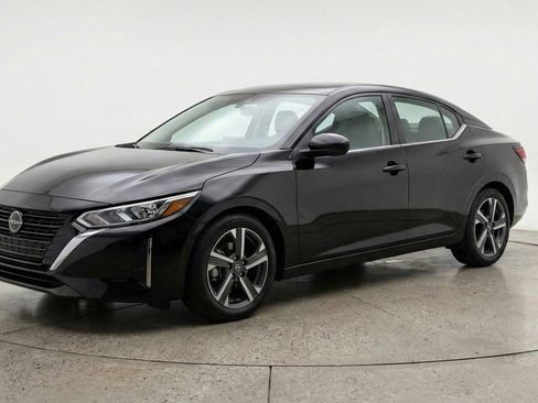 Used 2025 Nissan Sentra SV image 3