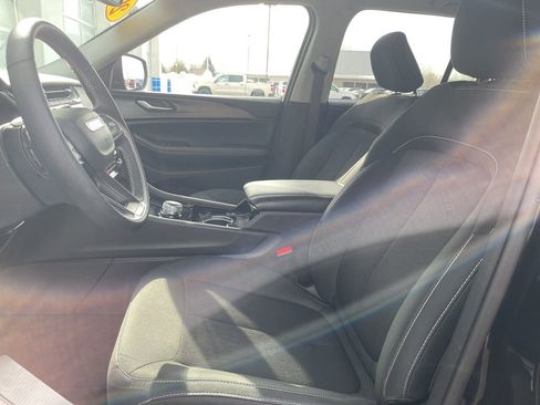 Used 2023 Jeep Grand Cherokee Laredo w/ Luxury Tech Group I image 11