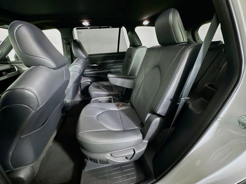 Used 2025 Toyota Grand Highlander AWD Hybrid image 26
