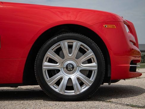 Used 2017 Rolls-Royce Dawn image 32