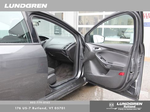 Used 2016 Ford Focus SE image 8