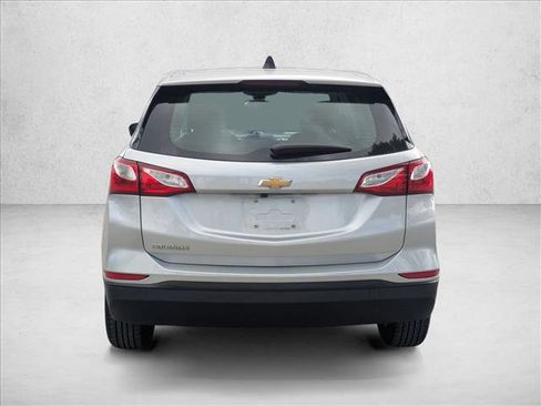 Used 2021 Chevrolet Equinox LS image 2