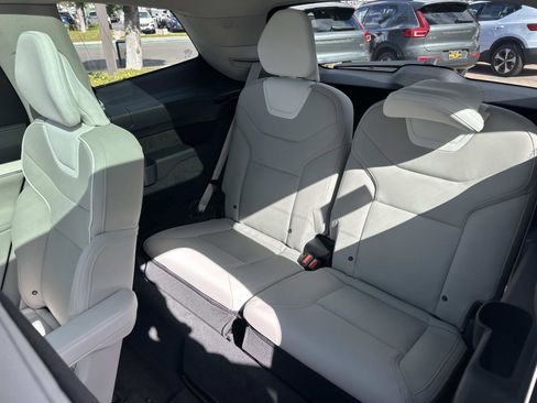 New 2025 Volvo EX90 Ultra image 18
