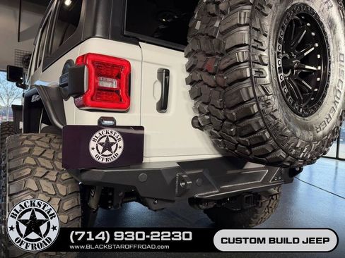 Used 2025 Jeep Wrangler Unlimited Rubicon AWD/4WD image 11