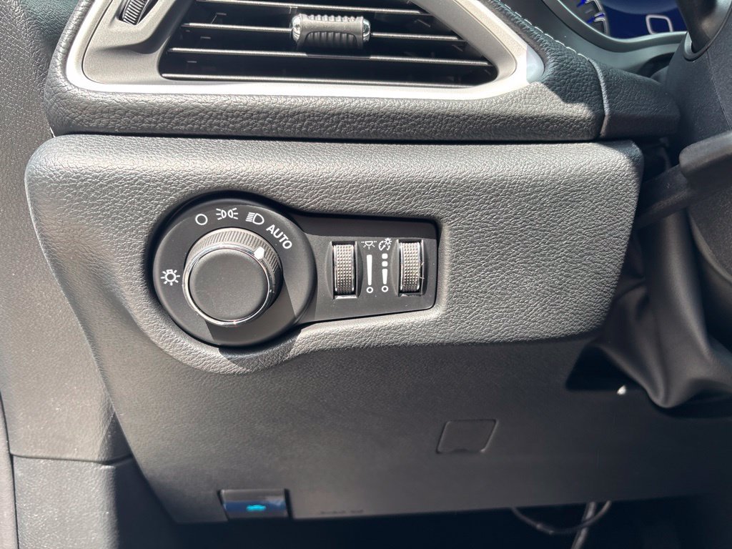New 2027 Chrysler Pacifica Select FWD image 36
