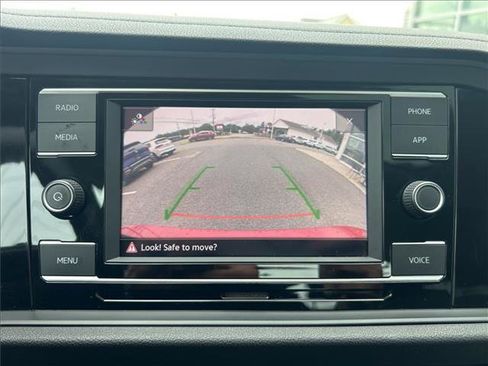 Certified 2023 Volkswagen Jetta SE w/ Panoramic Sunroof Package FWD image 17