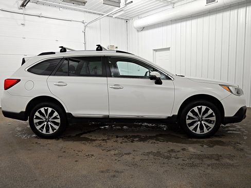 Used 2017 Subaru Outback 3.6R Touring image 32