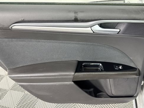 Used 2016 Ford Fusion SE image 24
