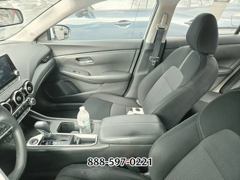 Used 2024 Nissan Sentra SV FWD image 8