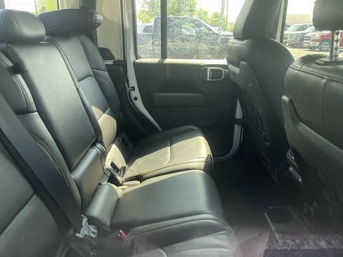 Used 2023 Jeep Gladiator Mojave w/ LED Lighting Group AWD/4WD image 10