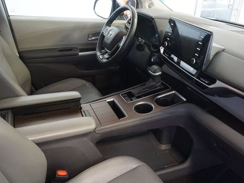 Used 2024 Toyota Sienna XLE w/ XLE Plus Package AWD/4WD image 26