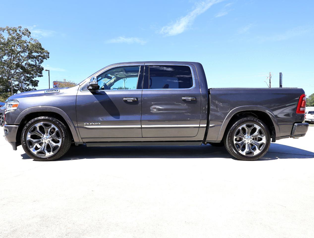 Used 2019 RAM 1500 Limited AWD/4WD image 3