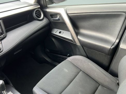 Used 2017 Toyota RAV4 XLE AWD/4WD image 13