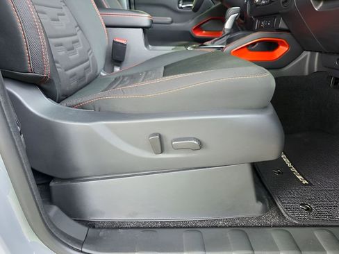 Used 2025 Nissan Frontier Pro-X RWD image 10