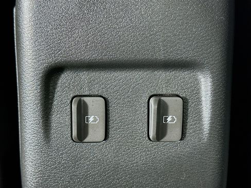 Used 2024 Nissan Kicks SV image 32