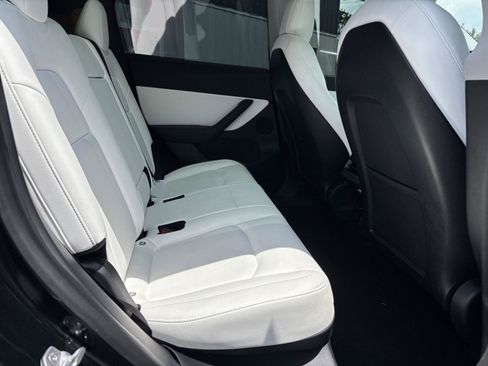 Used 2021 Tesla Model Y Long Range AWD/4WD image 19