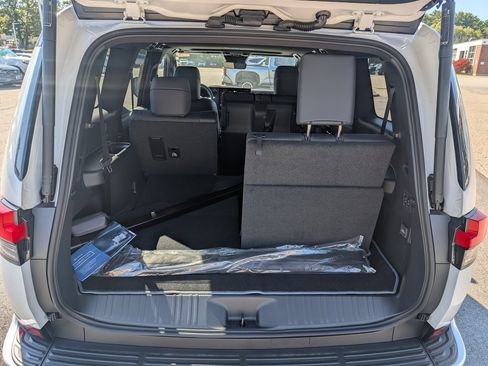 Used 2025 Lexus GX 550 w/ Accessory Package (Z1) image 14