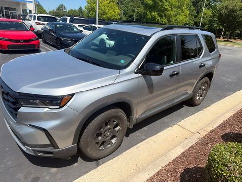Used 2023 Honda Pilot TrailSport image 4