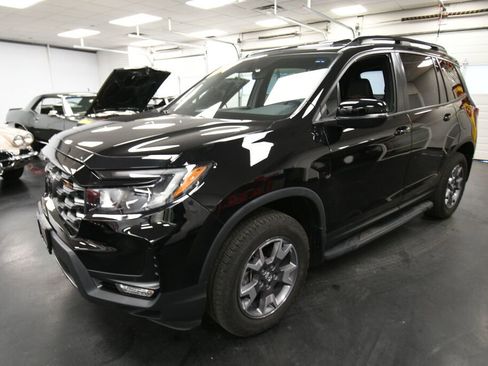 Used 2023 Honda Passport TrailSport image 3