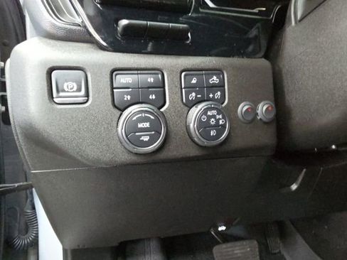 Used 2024 Chevrolet Silverado 2500 ZR2 w/ Technology Package image 32