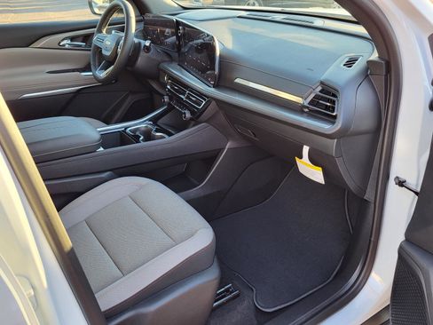 New 2026 Chevrolet Traverse LT image 9