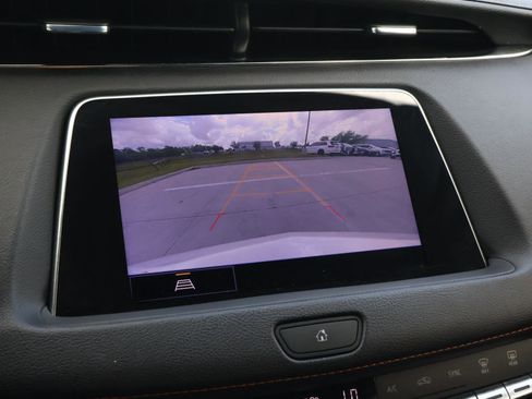 Used 2023 Cadillac XT4 Sport FWD image 32