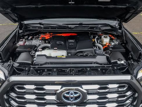 Used 2024 Toyota Tundra Platinum AWD/4WD image 27