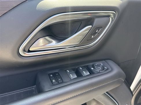 Used 2024 Chevrolet Suburban LT image 21