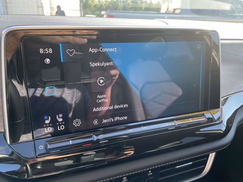 Used 2025 Volkswagen Atlas SE FWD image 28