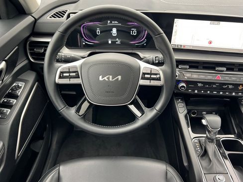 Certified 2025 Kia Telluride S image 16