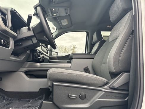 New 2025 Ford F250 XLT w/ Black Appearance Package image 28