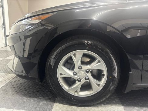 Used 2023 Hyundai Elantra SE FWD image 12
