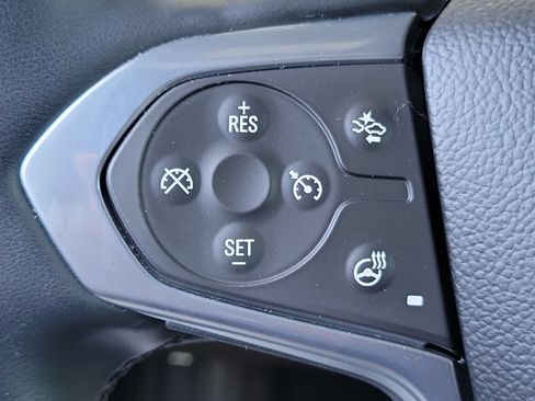 Used 2023 Chevrolet Traverse High Country FWD image 8