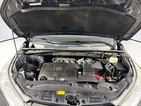 Used 2018 Toyota Highlander LE image 28