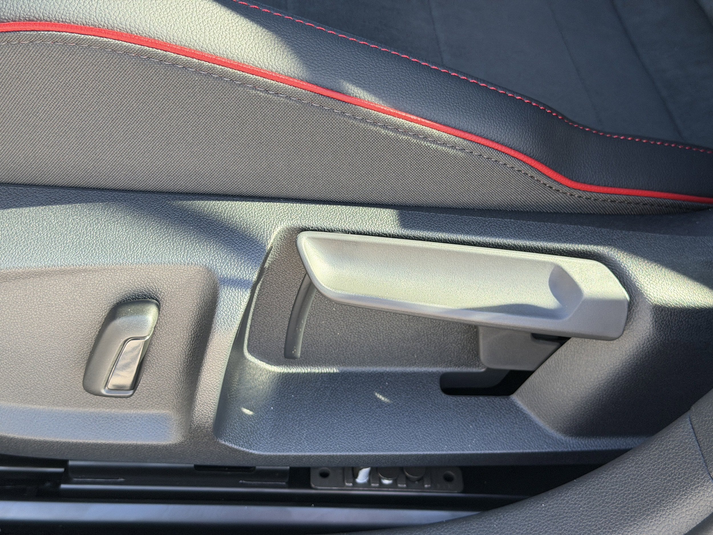 New 2026 Volkswagen GTI SE FWD image 19