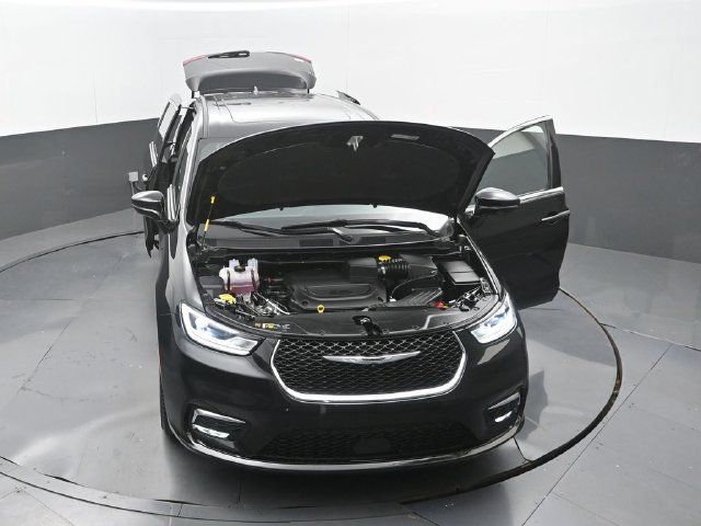 Used 2026 Chrysler Pacifica Limited FWD image 36