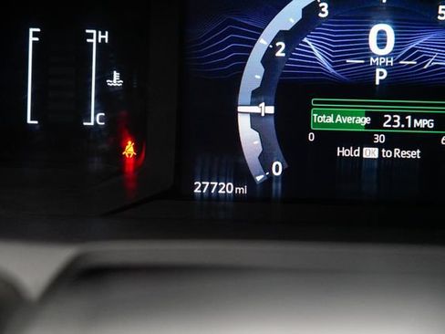 Used 2025 Toyota 4Runner SR5 AWD/4WD image 22